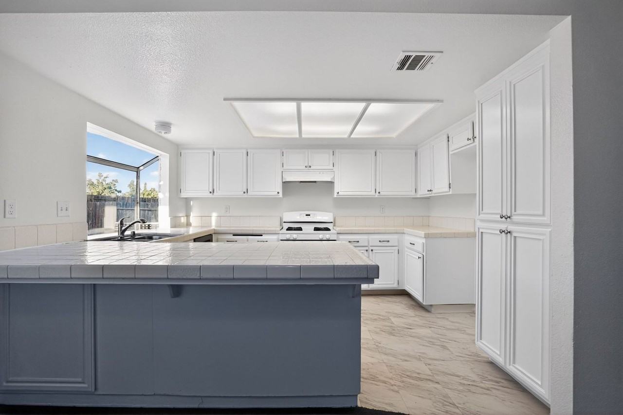 705 Desert Calico Dr - Photo 4 of 23