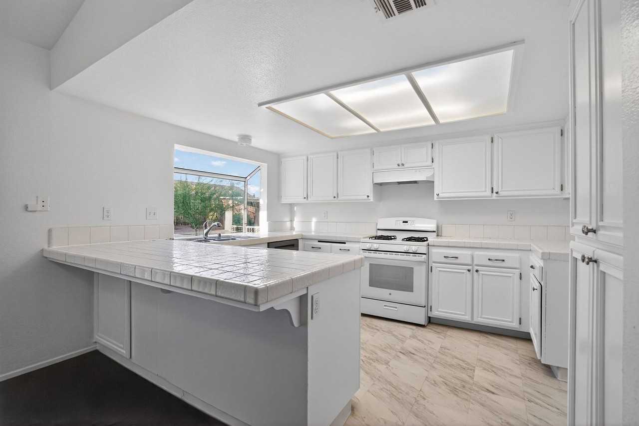 705 Desert Calico Dr - Photo 5 of 23