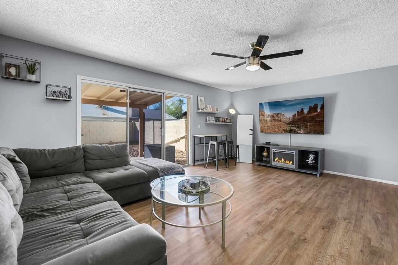 2355 W Voltaire Ave - Photo 2 of 21