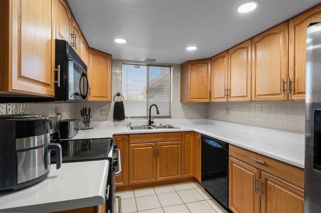 2355 W Voltaire Ave - Photo 5 of 21