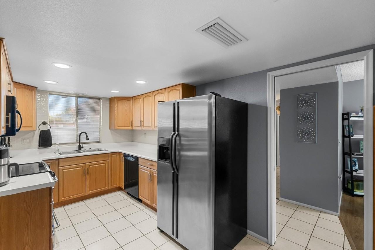 2355 W Voltaire Ave - Photo 6 of 21