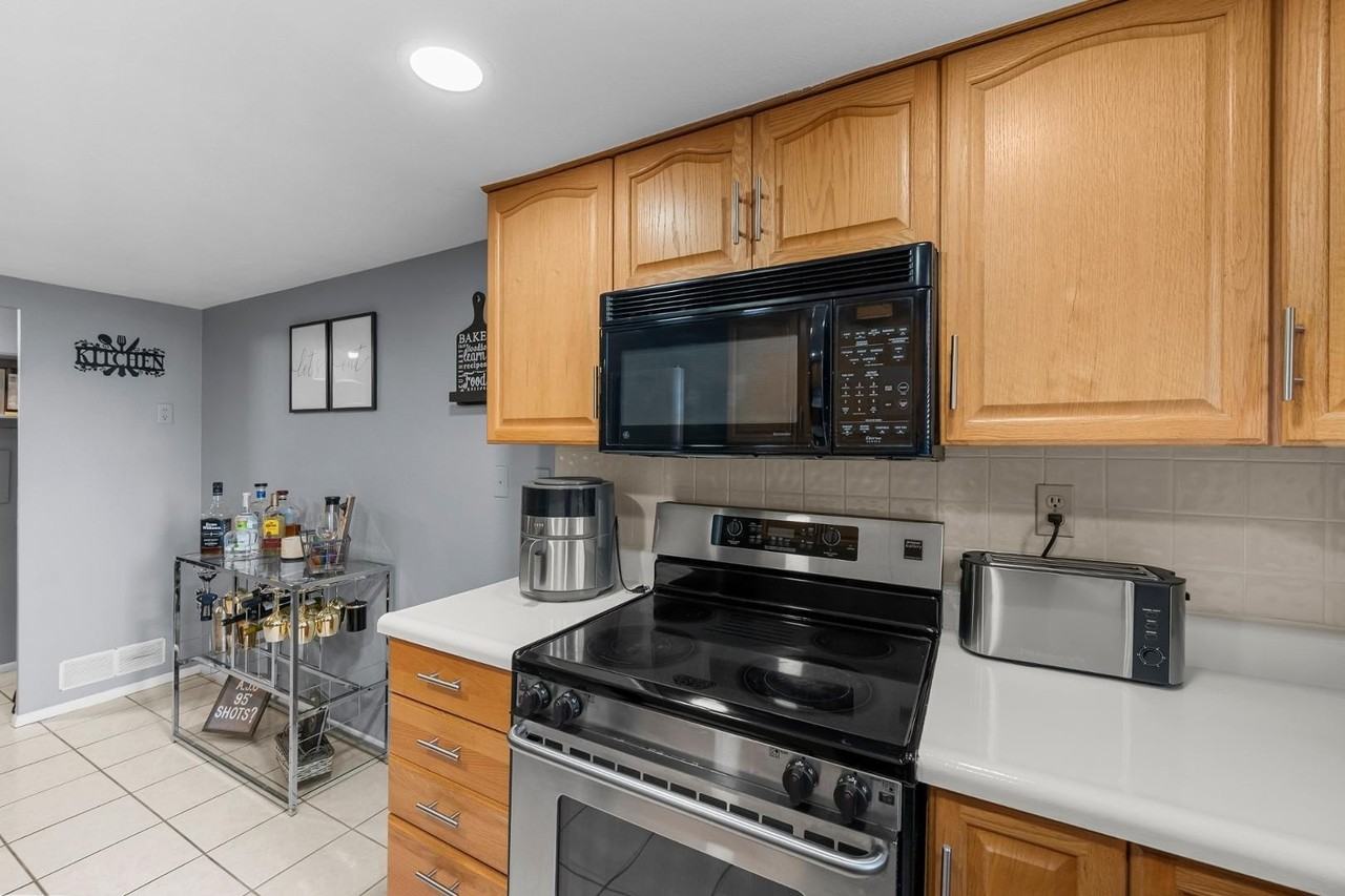 2355 W Voltaire Ave - Photo 7 of 21