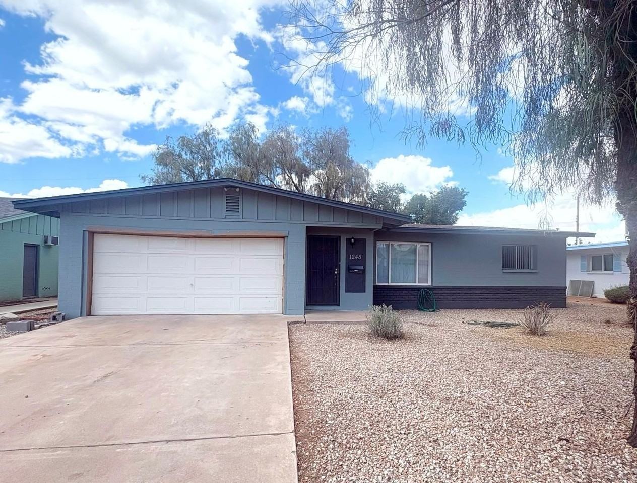 1248 E Bishop Dr - Photo 2 of 19