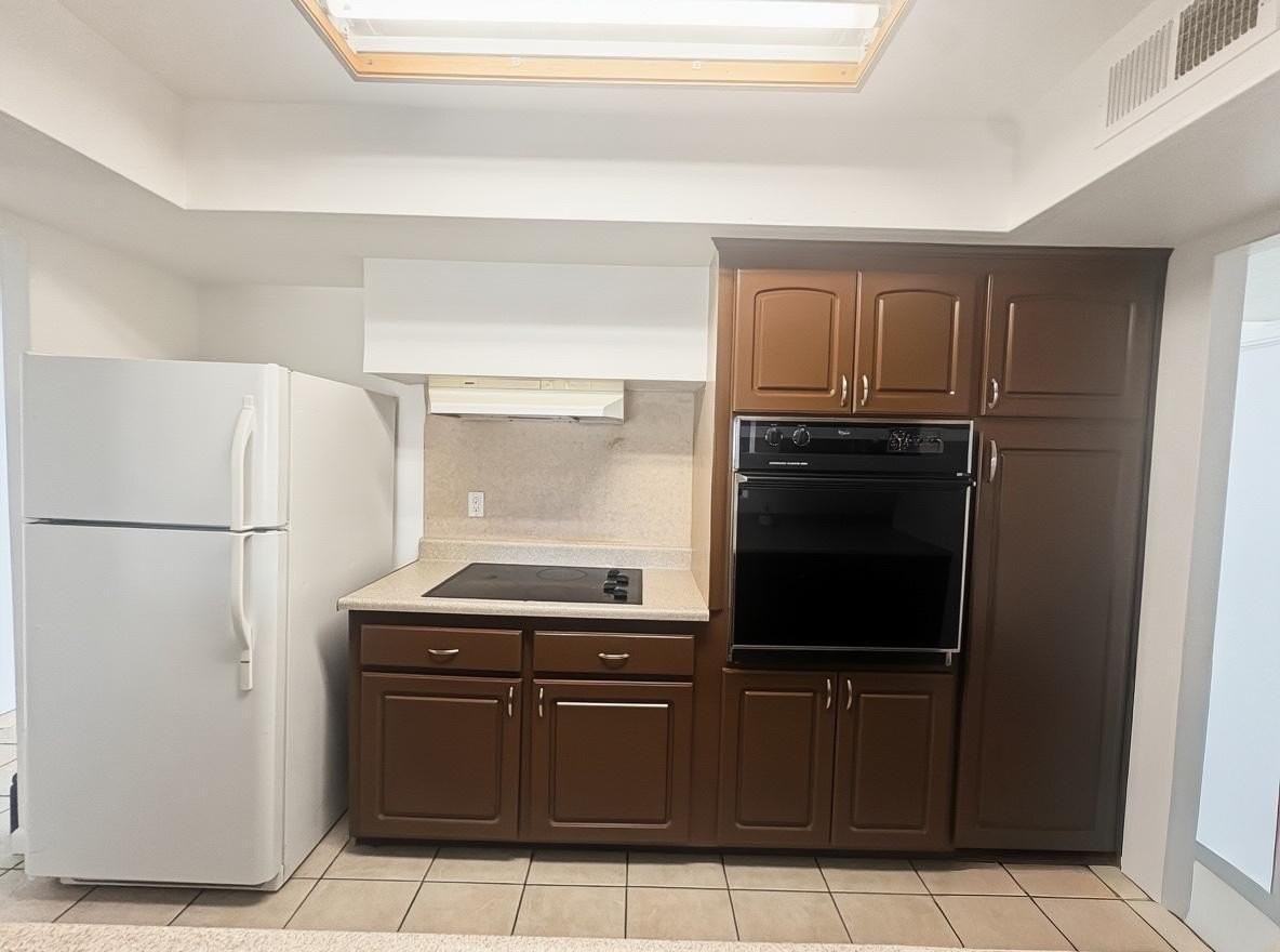 1248 E Bishop Dr - Photo 3 of 19