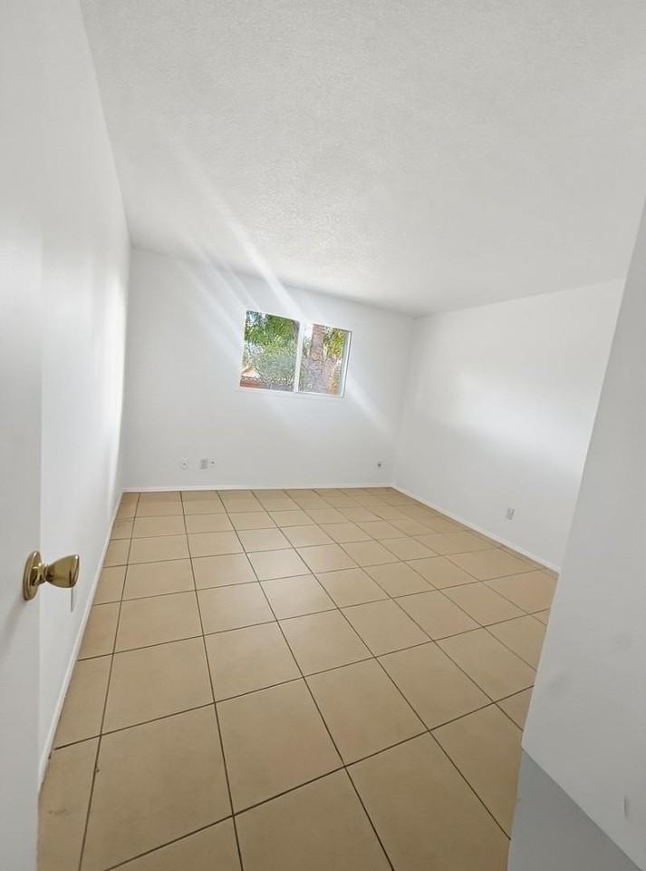 1248 E Bishop Dr - Photo 6 of 19