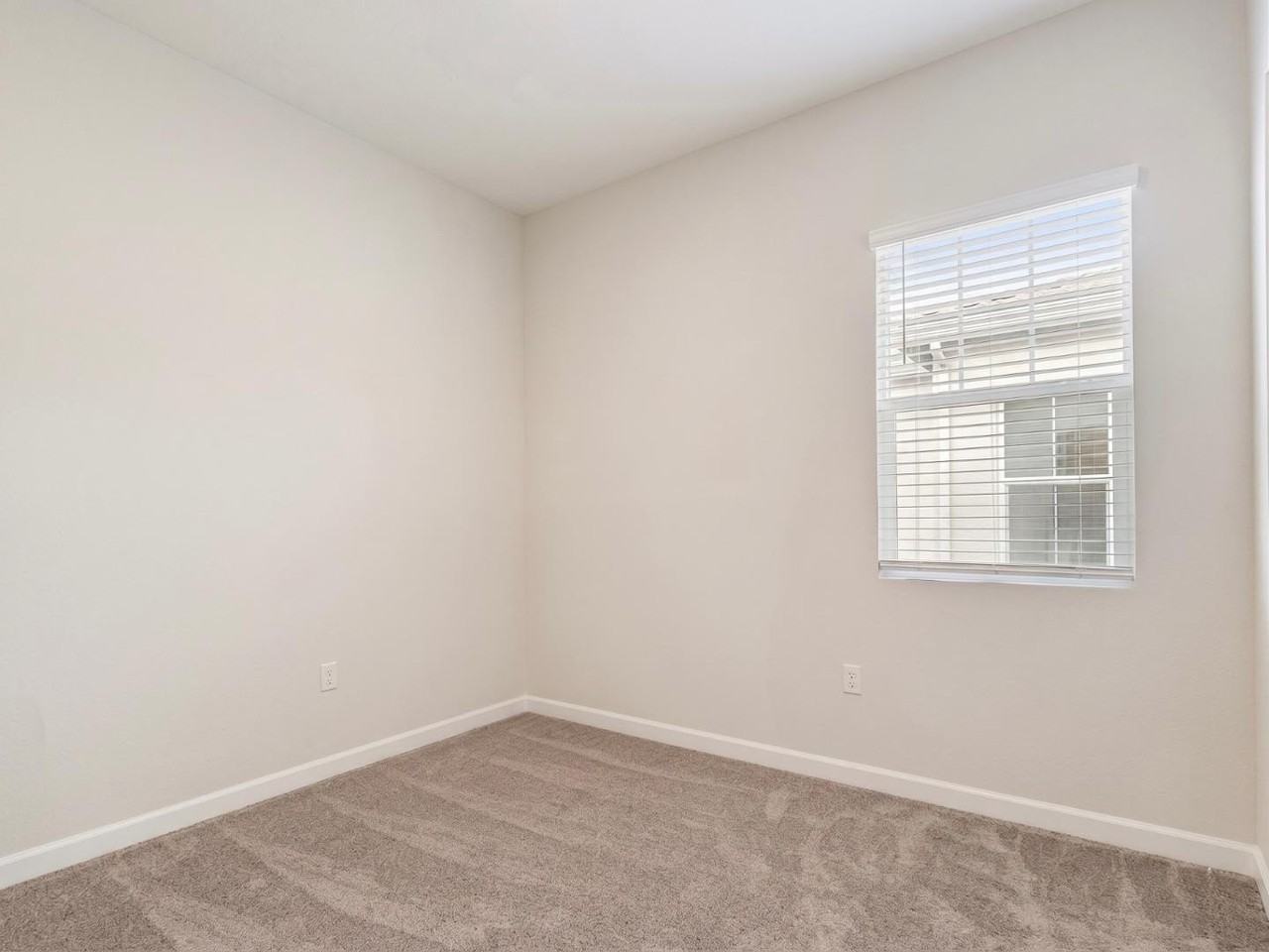 4928 E Helena Dr - Photo 4 of 14