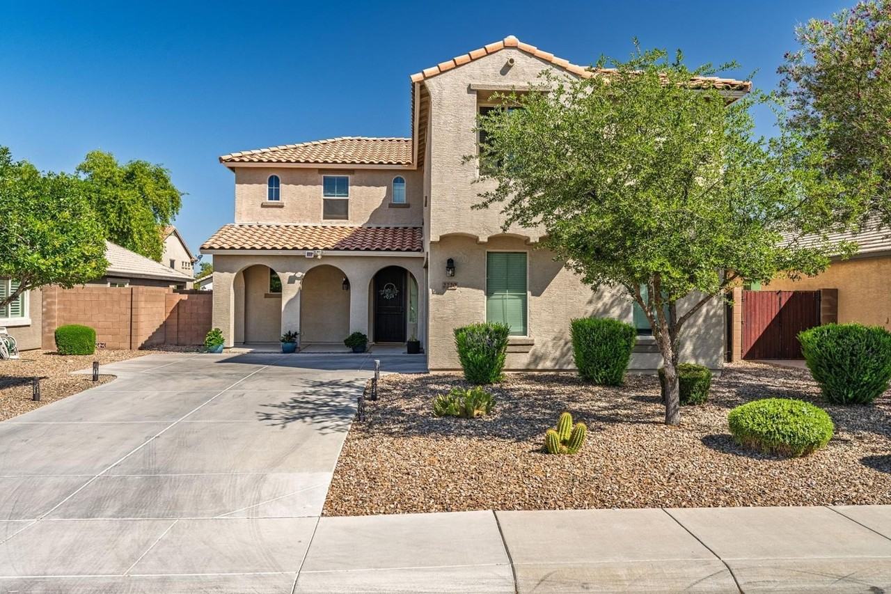 2220 E Flintlock Dr