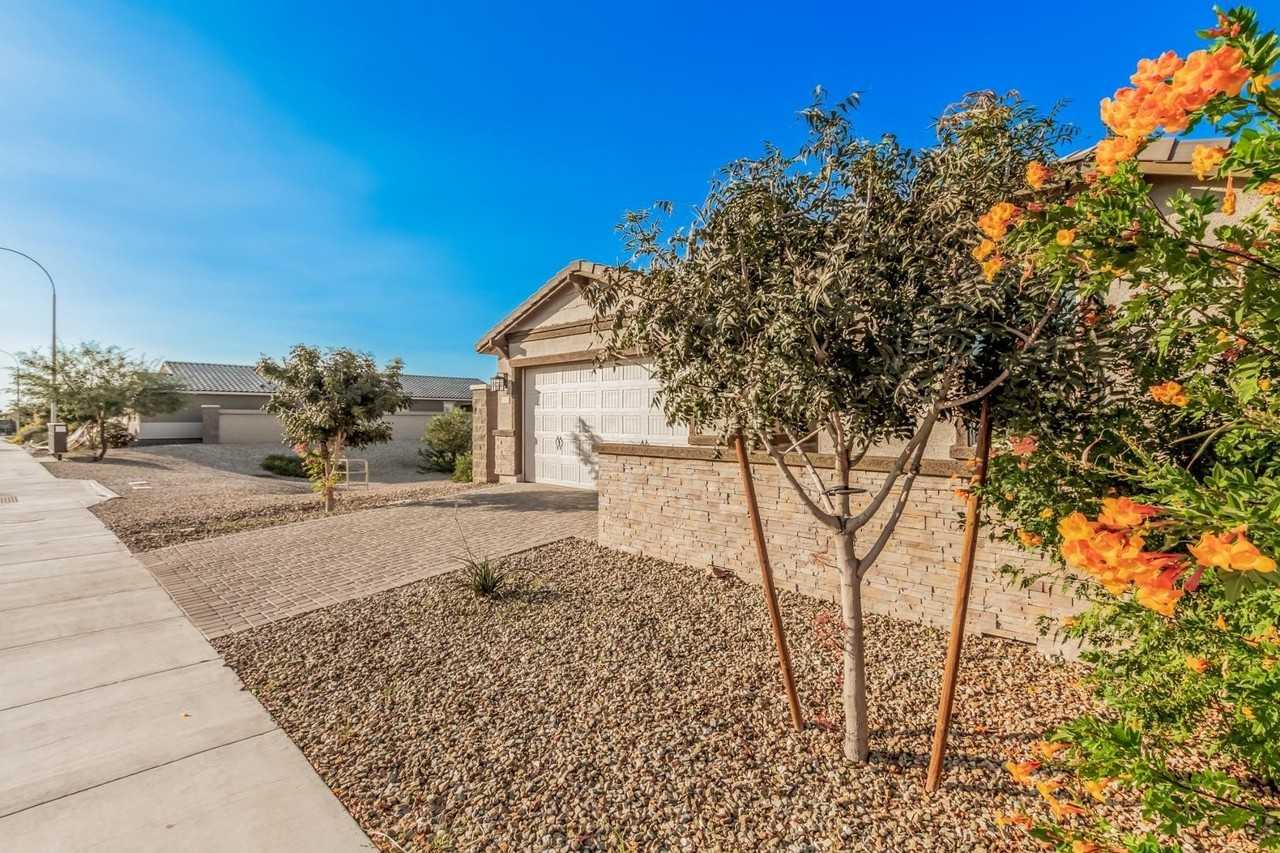 11022 W Levi Dr - Photo 2 of 31