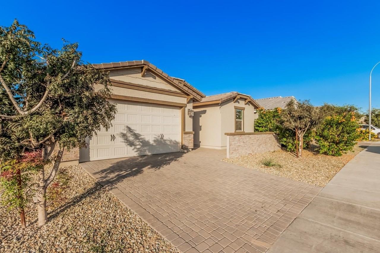 11022 W Levi Dr - Photo 3 of 31