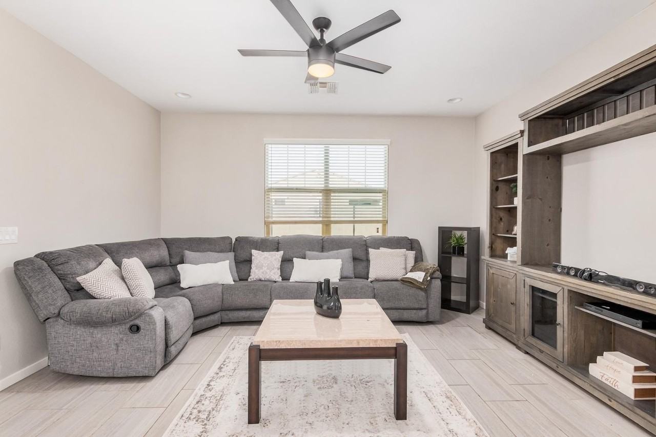 11022 W Levi Dr - Photo 6 of 31