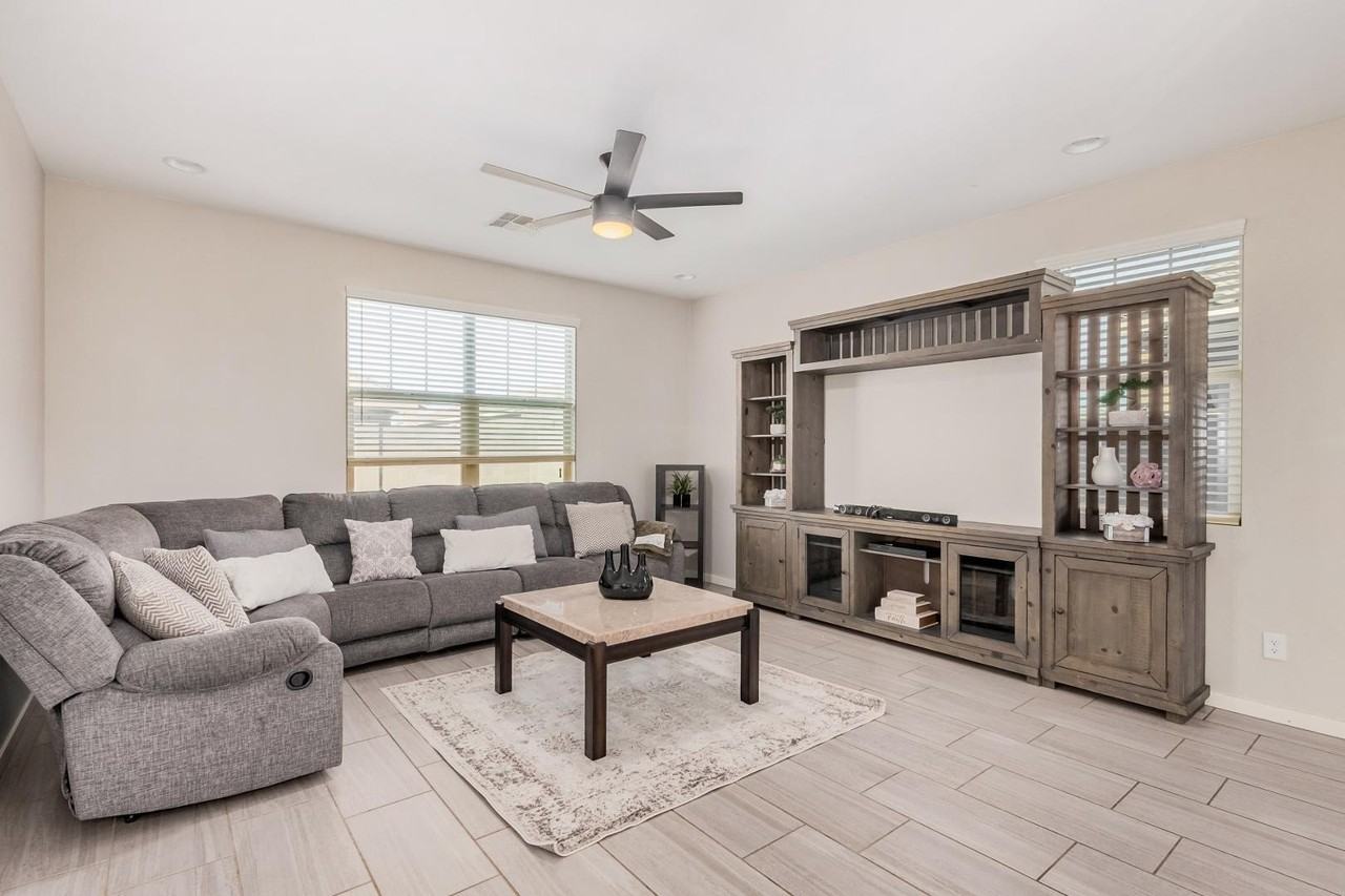 11022 W Levi Dr - Photo 7 of 31