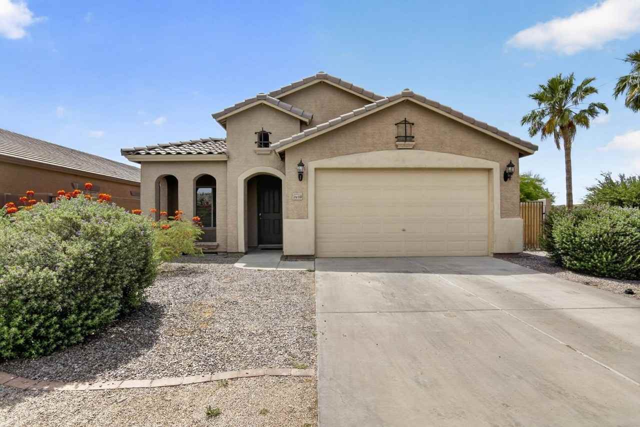 1979 N Vista Ln