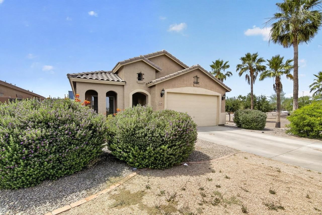 1979 N Vista Ln - Photo 2 of 36