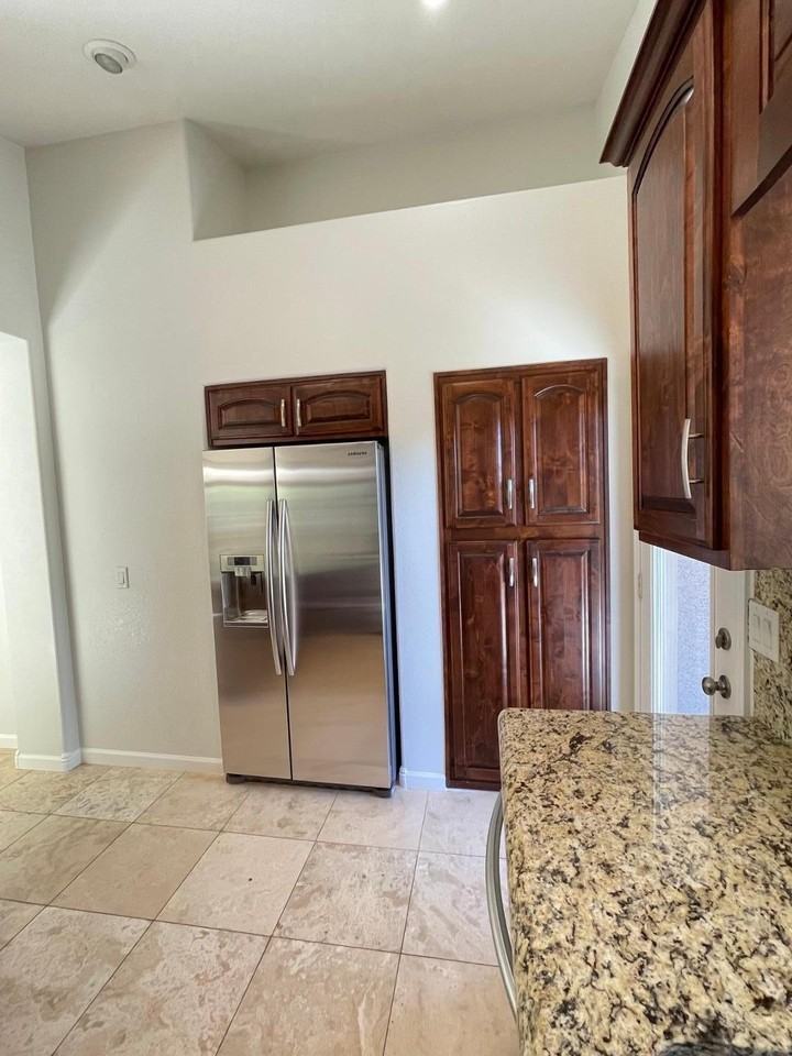3536 W Spirit Ln - Photo 5 of 16