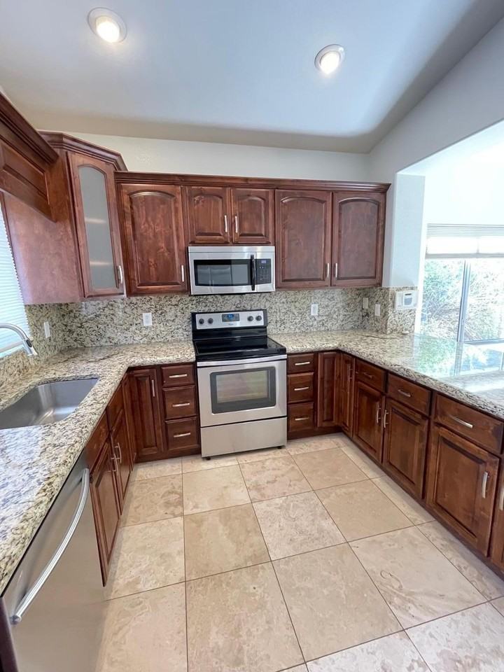 3536 W Spirit Ln - Photo 7 of 16