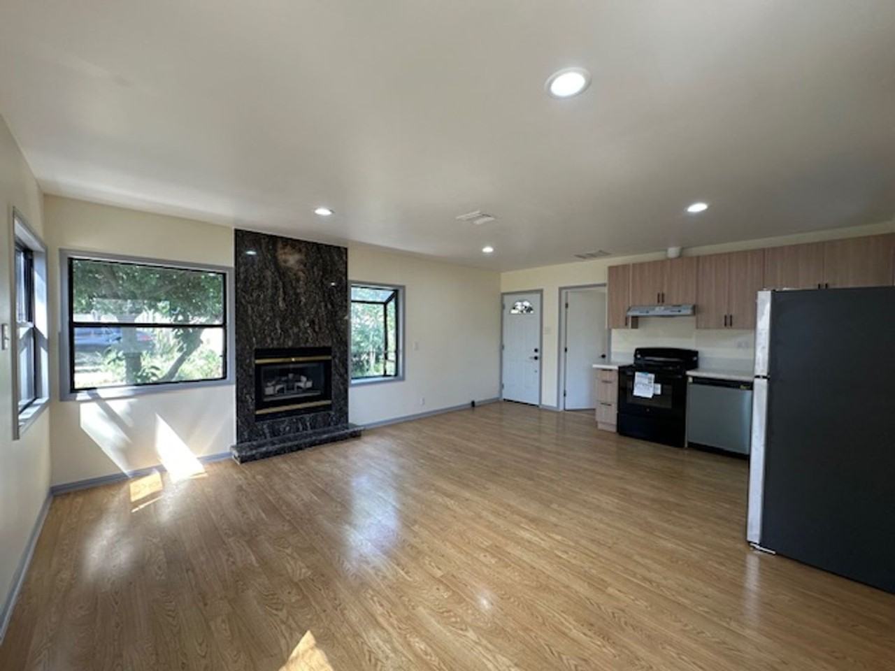 7225 1/2 Forbes Ave - Photo 4 of 11