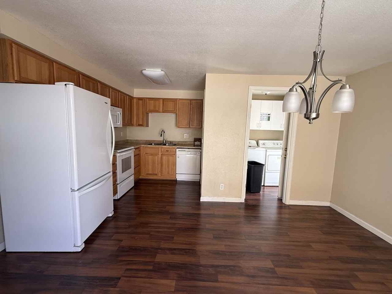 952 Ridgewood Dr - Photo 3 of 13