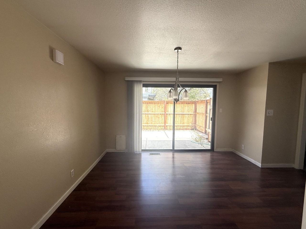 952 Ridgewood Dr - Photo 5 of 13