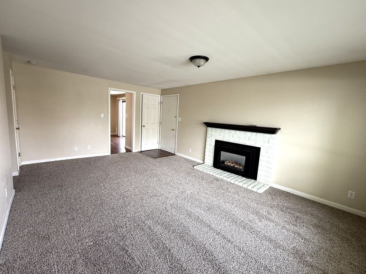 952 Ridgewood Dr - Photo 7 of 13