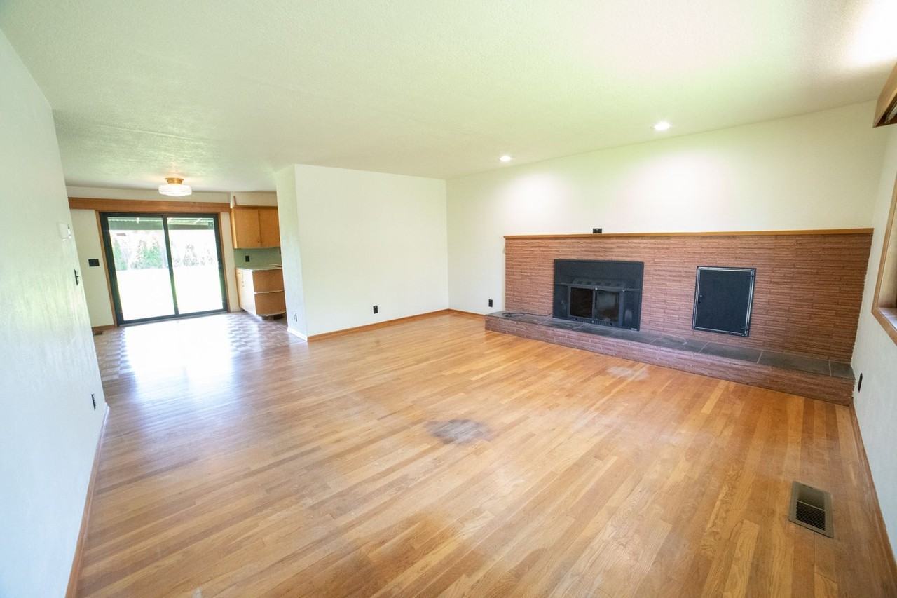 1054 Woodlawn Ave - Photo 7 of 35