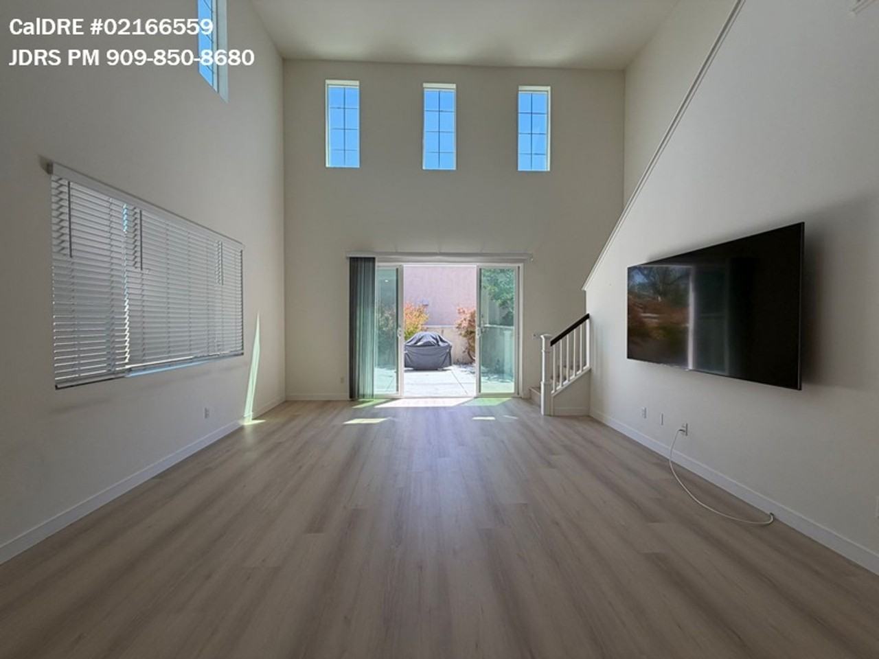 7047 Montecito Ln - Photo 4 of 26
