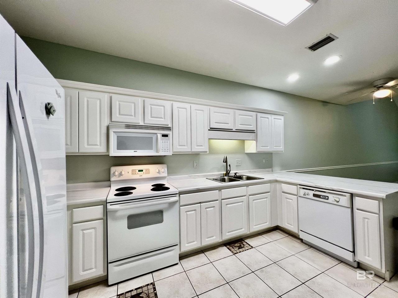 444 Clubhouse Dr #3C - Photo 5 of 30
