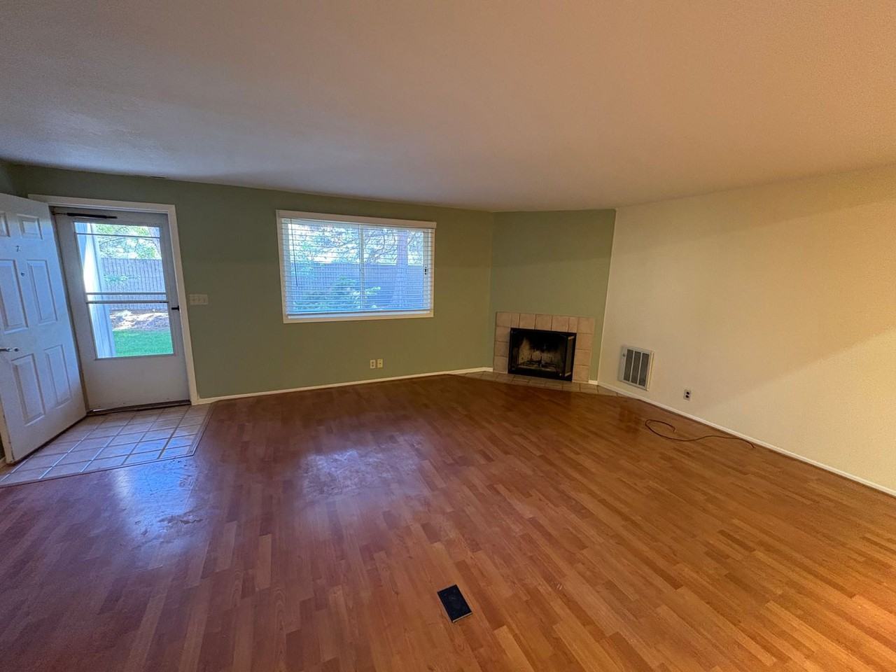 1050 Ne Butler Market Rd #2 - Photo 3 of 19