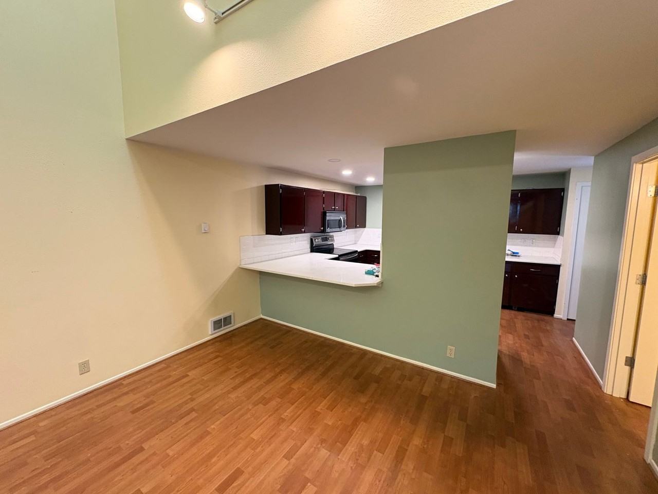 1050 Ne Butler Market Rd #2 - Photo 4 of 19