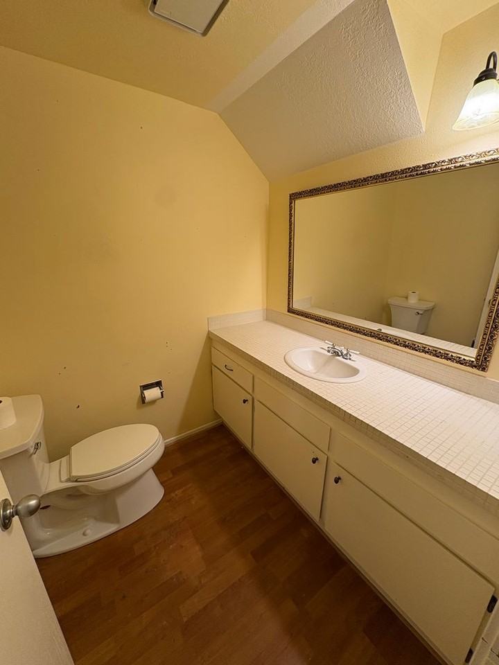 1050 Ne Butler Market Rd #2 - Photo 6 of 19
