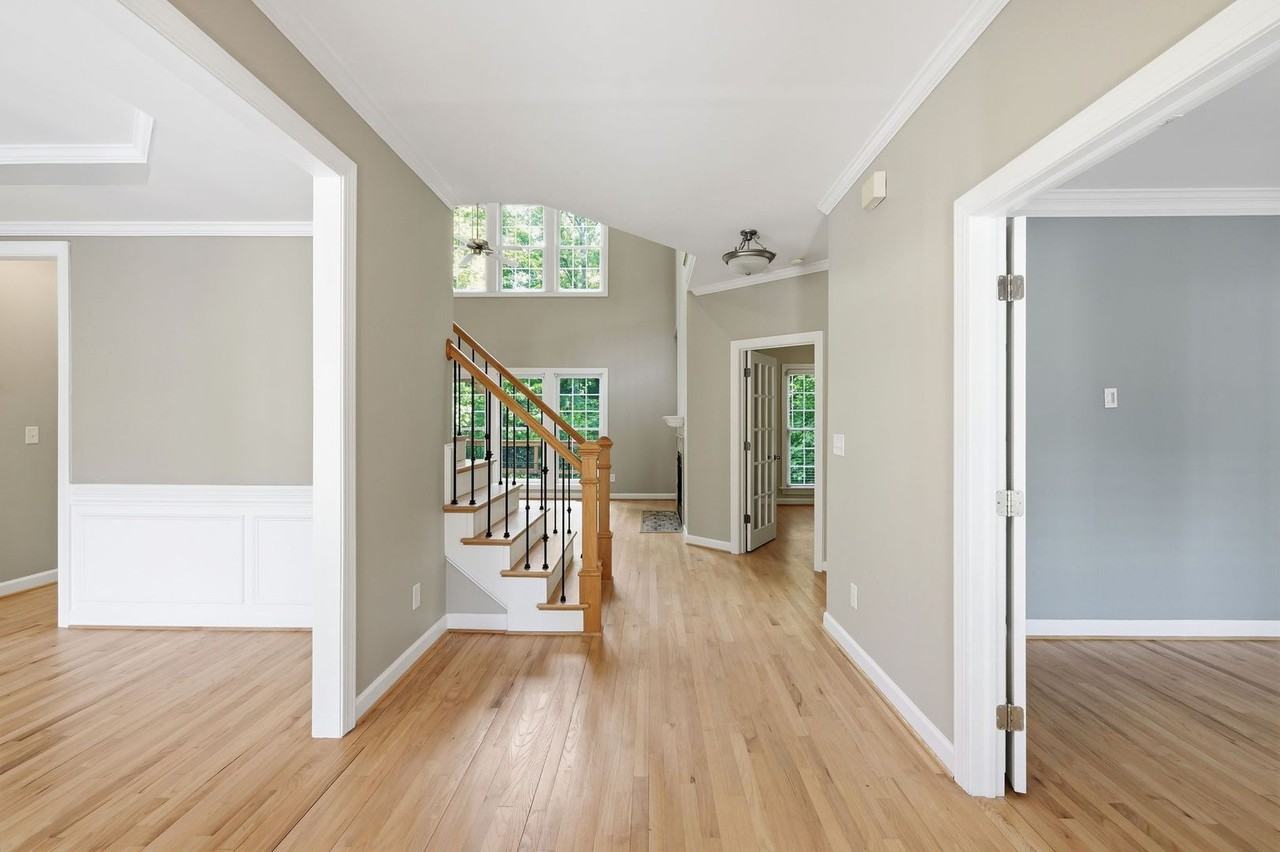6 Bramerton Ct - Photo 4 of 43