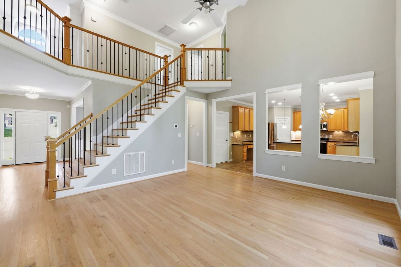 6 Bramerton Ct - Photo 7 of 43