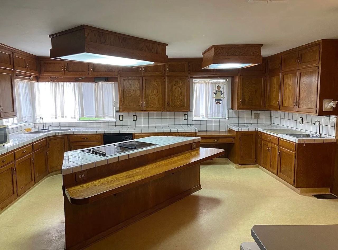 825 Mathew St - Photo 3 of 13