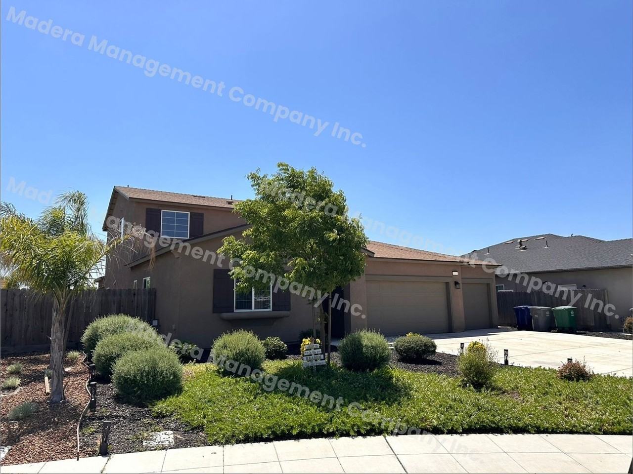 Spacious North Madera Area Executive Home - Photo 3 of 28