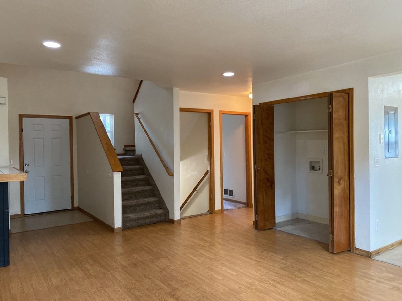 610 S Whitcomb St #B - Photo 3 of 38