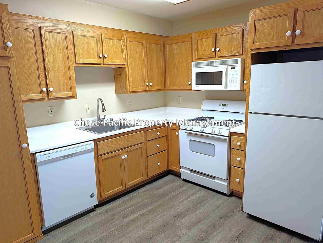 1853A Oliver Ave - Photo 3 of 9