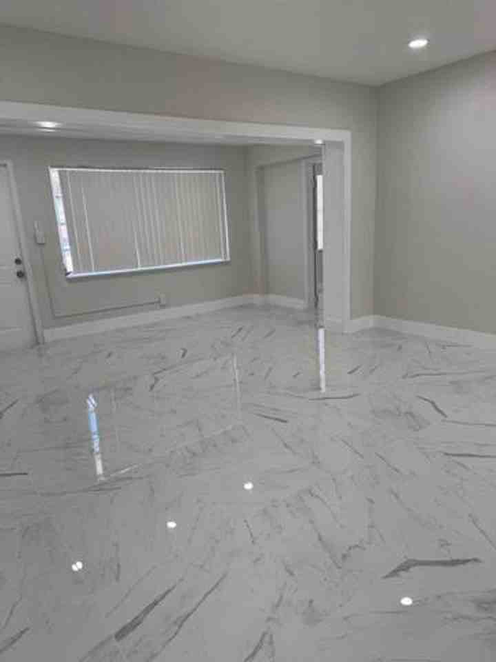 2423 Scott St - Photo 5 of 14