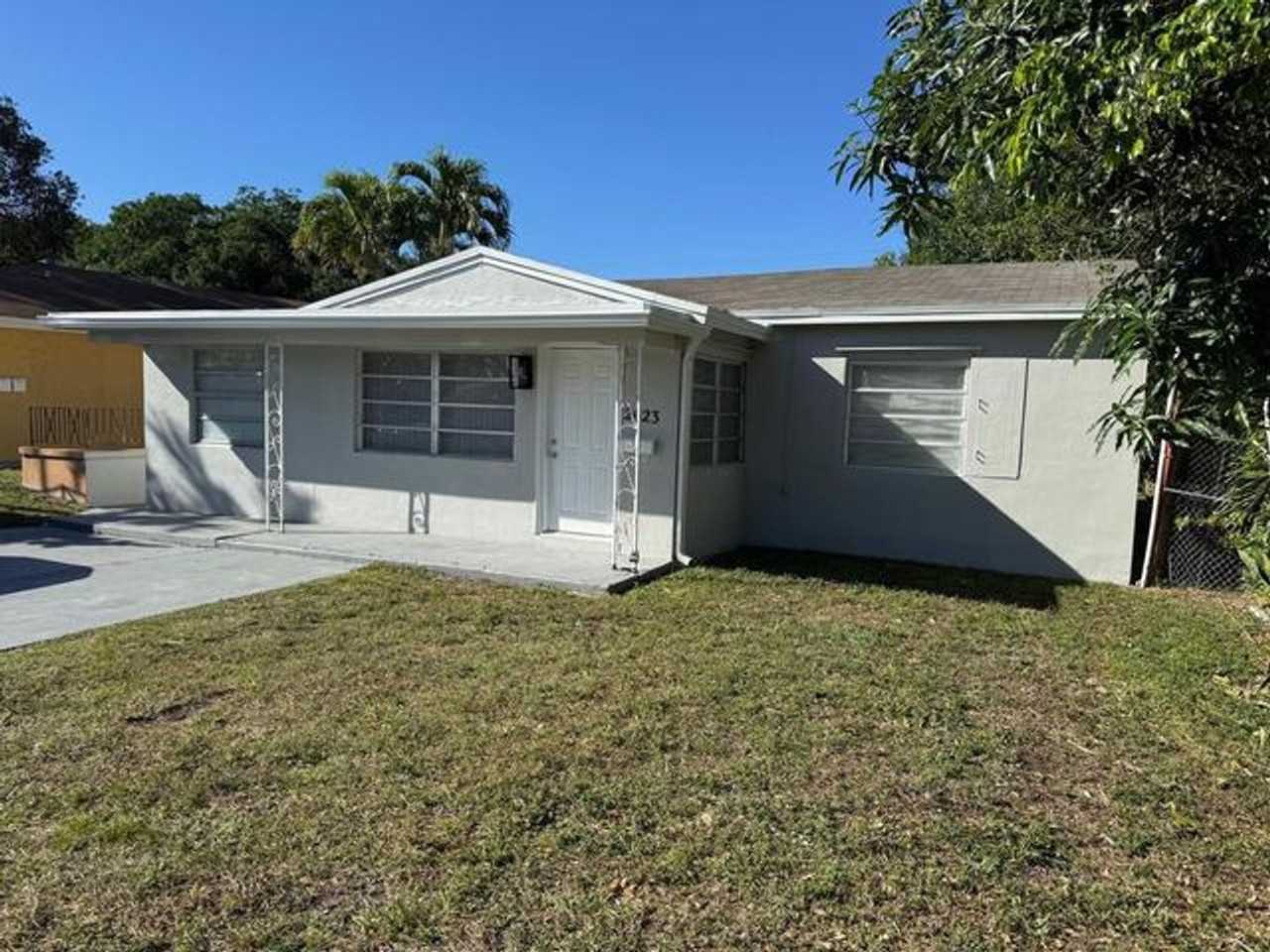 2423 Scott St - Photo 7 of 14