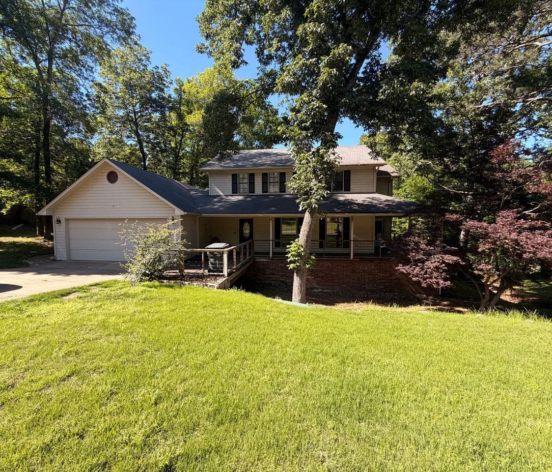 214 Canterbury Cir - Photo 2 of 22