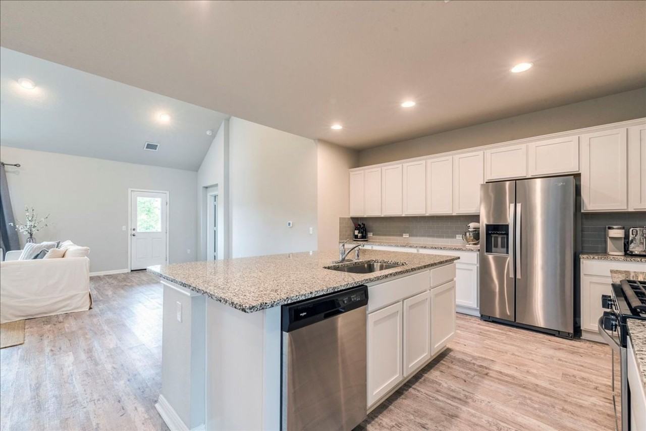 125 Groesbeck Ln - Photo 4 of 32