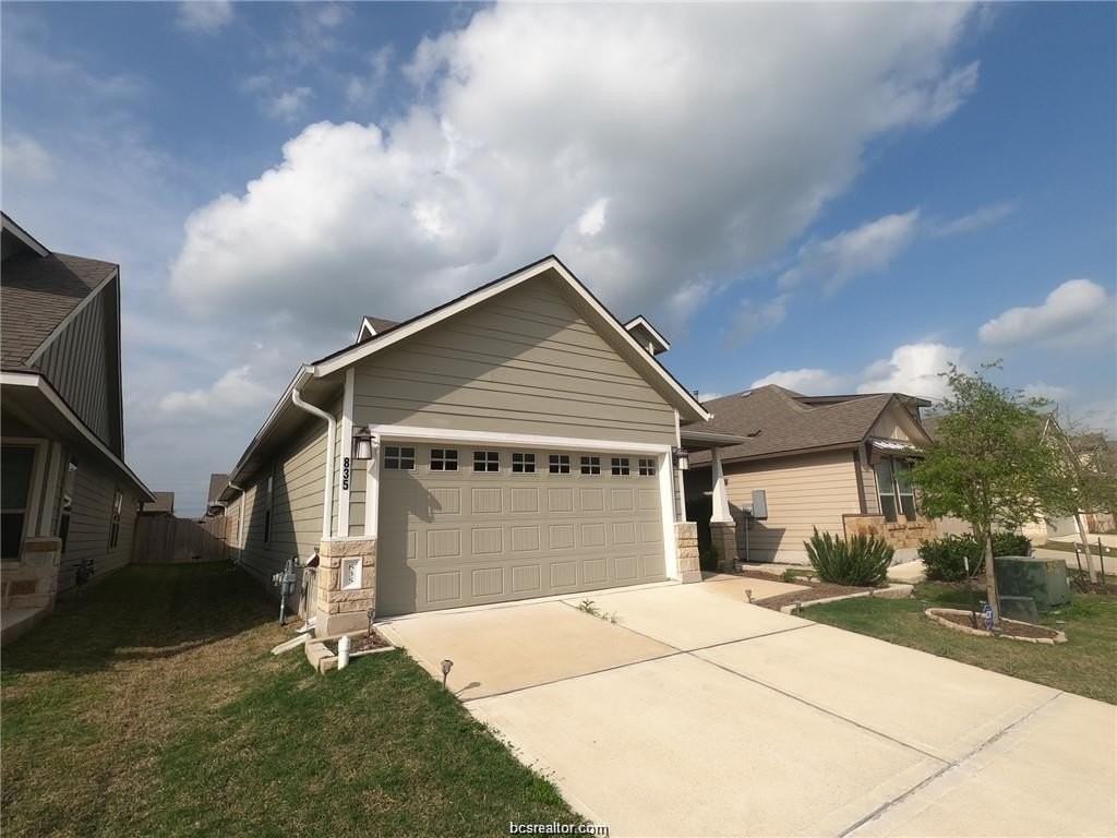 835 Mineral Wells Ln - Photo 2 of 27