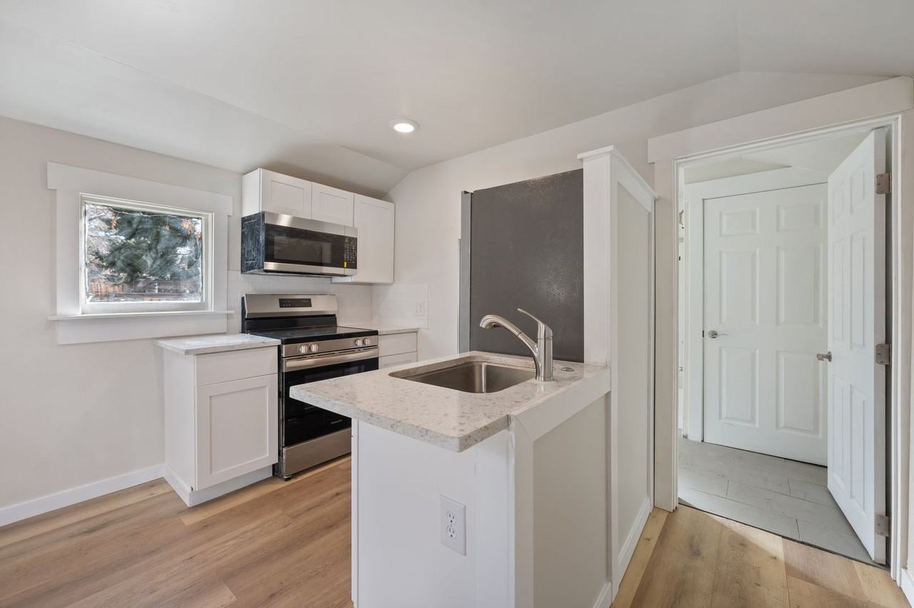 727 Nw Georgia Ave - Photo 2 of 17