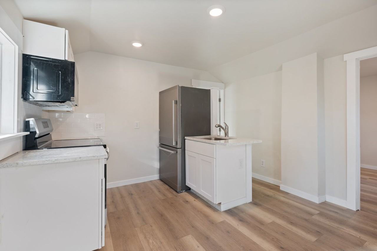 727 Nw Georgia Ave - Photo 3 of 17