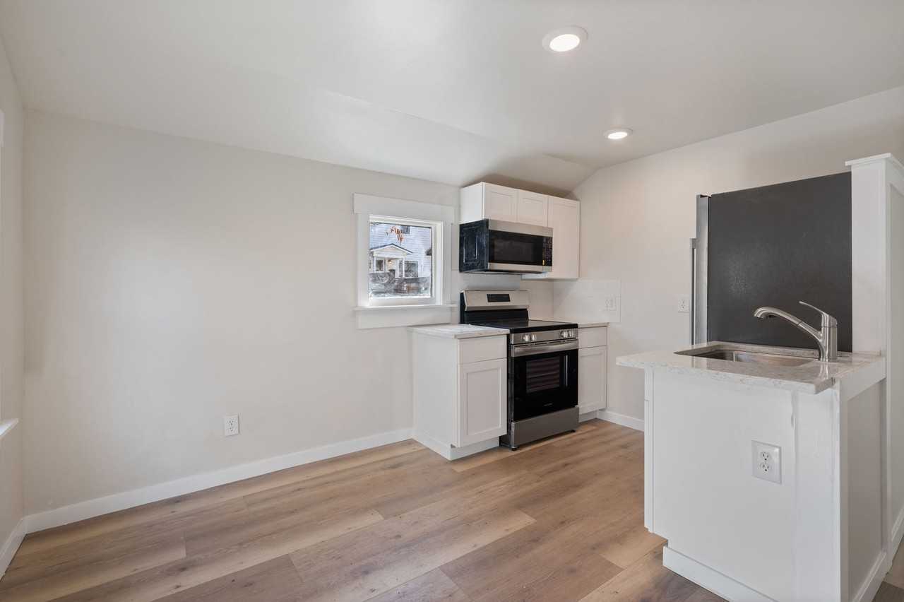 727 Nw Georgia Ave - Photo 4 of 17