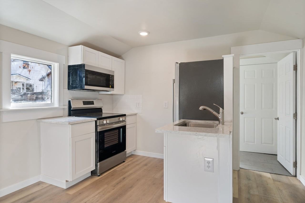 727 Nw Georgia Ave - Photo 5 of 17