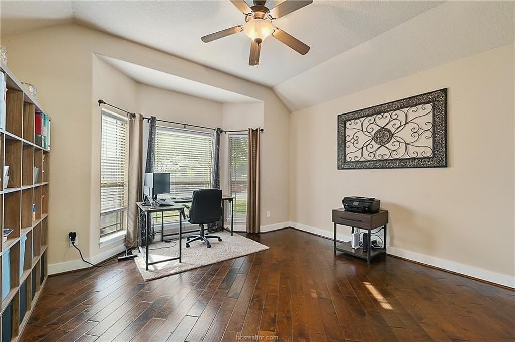 2214 Brougham Pl - Photo 3 of 20