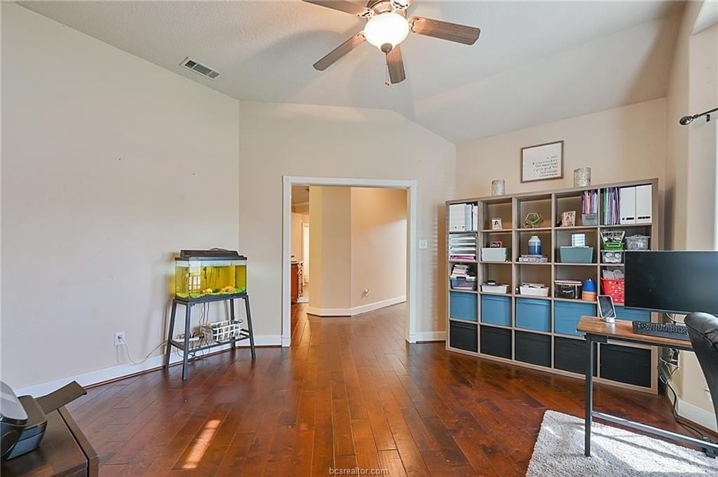 2214 Brougham Pl - Photo 4 of 20