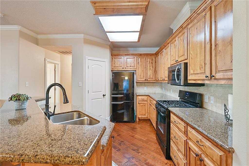 2214 Brougham Pl - Photo 7 of 20
