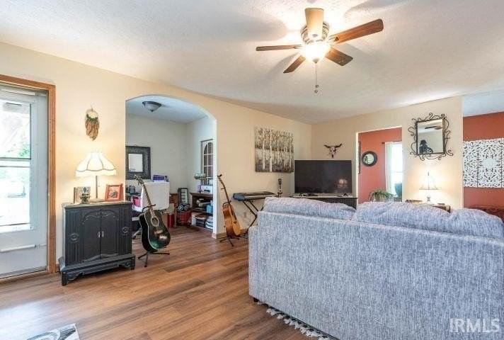 1106 W Countryside Ln - Photo 5 of 33
