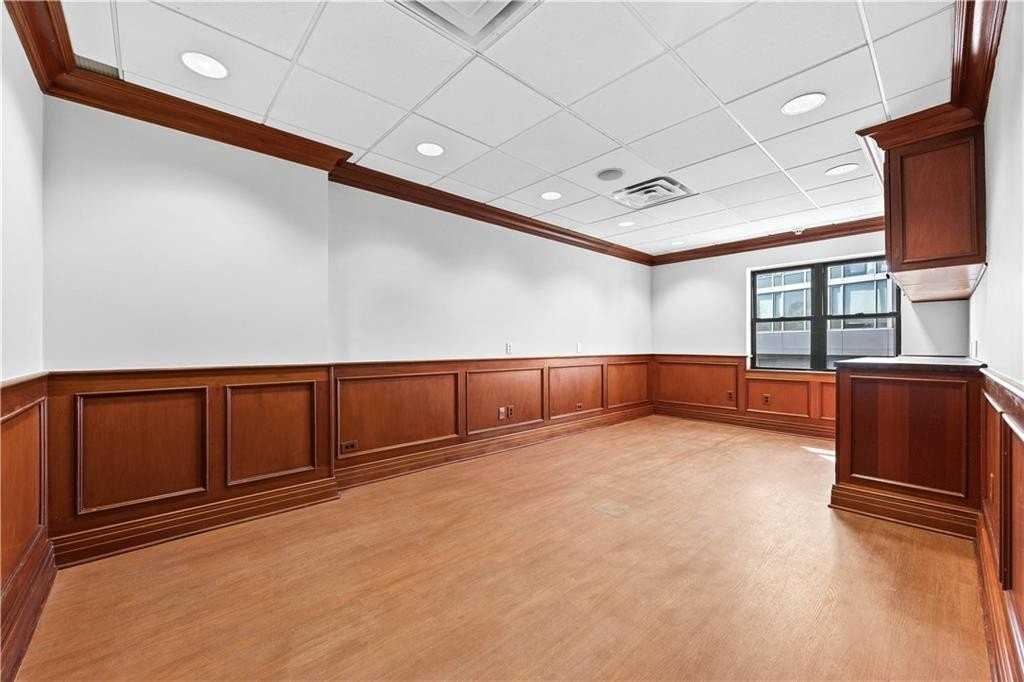 1523 Voorhies Ave - Photo 3 of 17