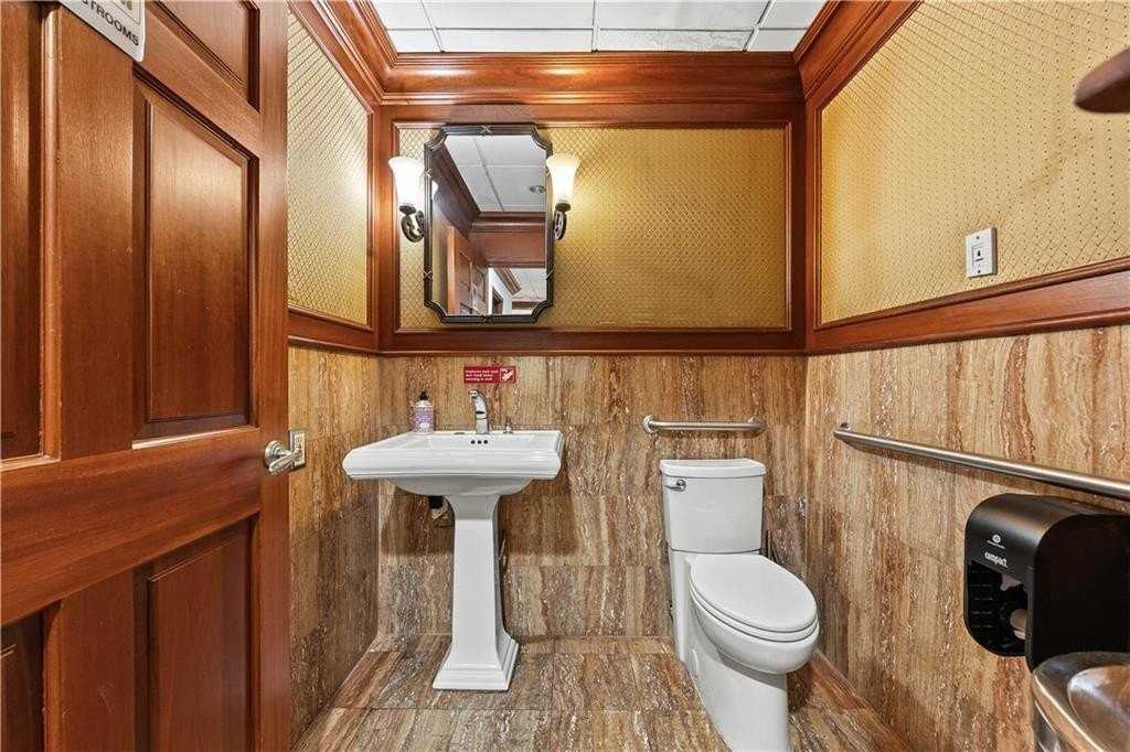 1523 Voorhies Ave - Photo 4 of 17